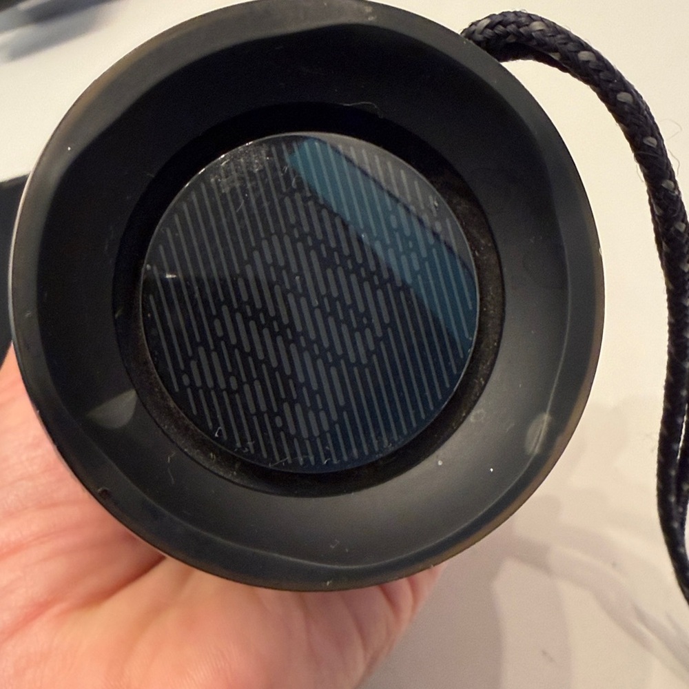 JBL Flip 4 in Camo - Picture 5 of 6
